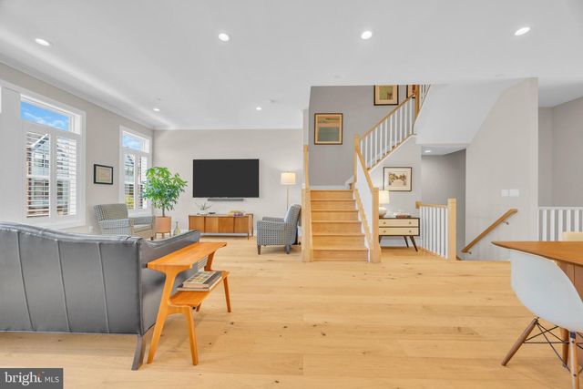 15 LINDER COURT, Middletown, NJ 07748