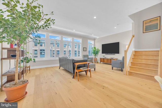 15 LINDER COURT, Middletown, NJ 07748