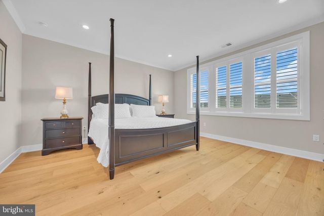 15 LINDER COURT, Middletown, NJ 07748