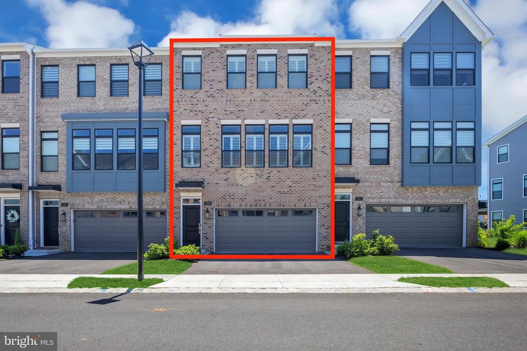 15 LINDER COURT, Middletown, NJ 07748