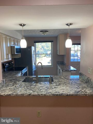 2846 S MEADE ST, Arlington, VA 22206