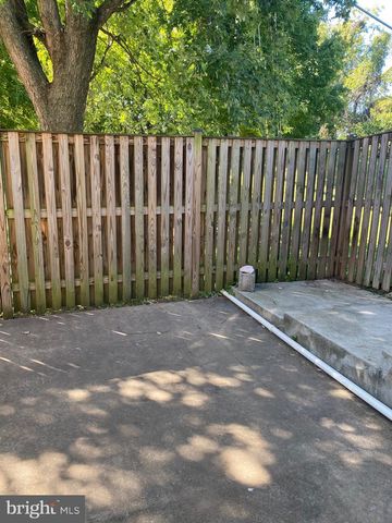 2846 S MEADE ST, Arlington, VA 22206