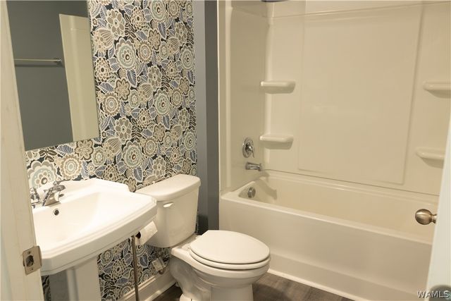 7338 Tulip Trestle Ct, Northport, AL 35473