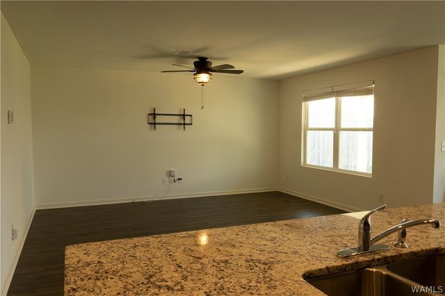 7338 Tulip Trestle Ct, Northport, AL 35473