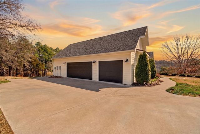 8151 Spanker Ridge Drive, Bentonville, AR 72712