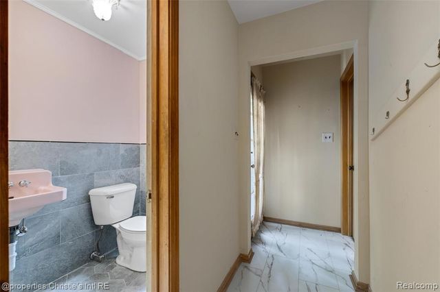 19262 Strathcona Drive, Detroit, MI 48203