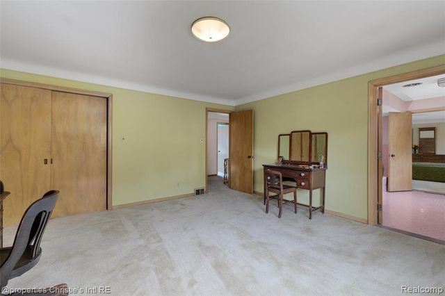 19262 Strathcona Drive, Detroit, MI 48203