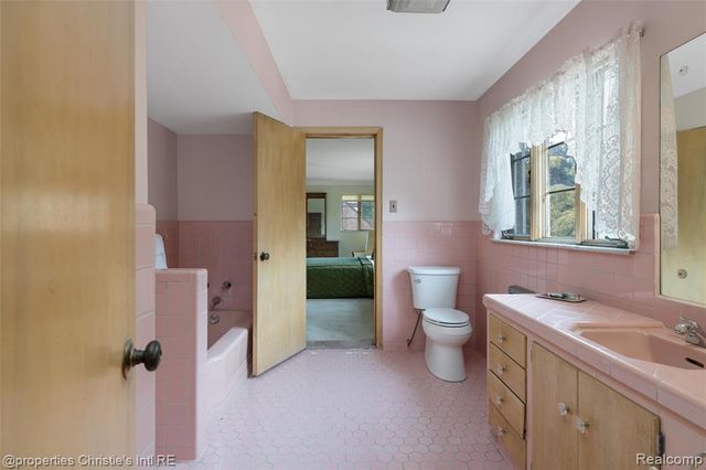 19262 Strathcona Drive, Detroit, MI 48203