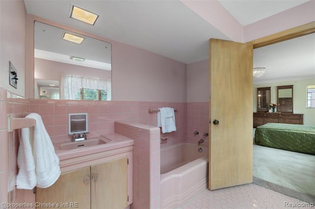 19262 Strathcona Drive, Detroit, MI 48203