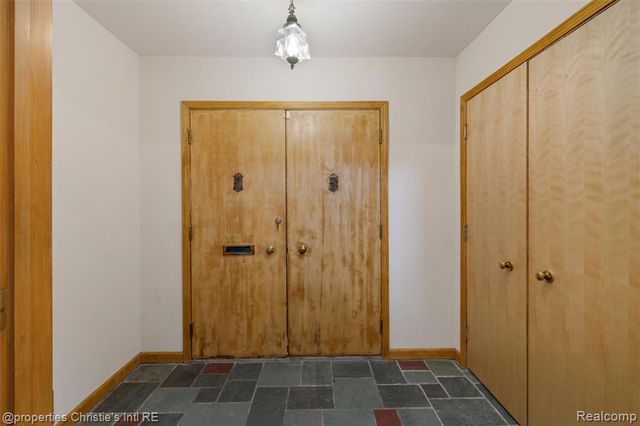 19262 Strathcona Drive, Detroit, MI 48203
