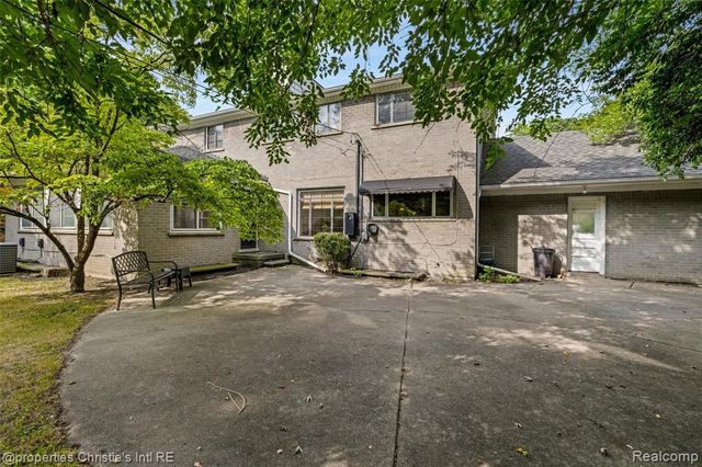 19262 Strathcona Drive, Detroit, MI 48203