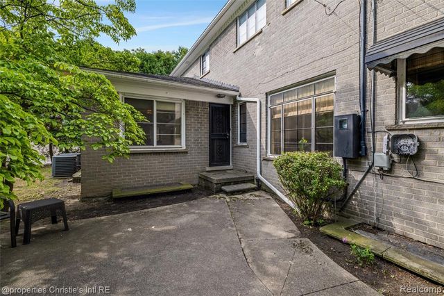 19262 Strathcona Drive, Detroit, MI 48203