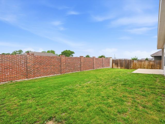 413 Vawter Drive, Van Alstyne, TX 75495
