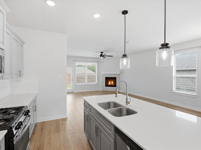 413 Vawter Drive, Van Alstyne, TX 75495