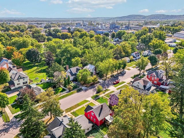 325 Warren Avenue, Reedsburg, WI 53959