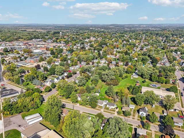 325 Warren Avenue, Reedsburg, WI 53959