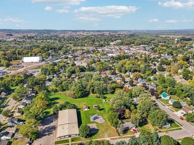 325 Warren Avenue, Reedsburg, WI 53959