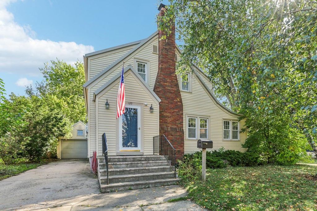 325 Warren Avenue, Reedsburg, WI 53959