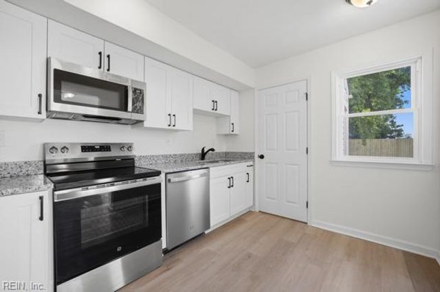 5671 Dodington CT, Virginia Beach, VA 23462