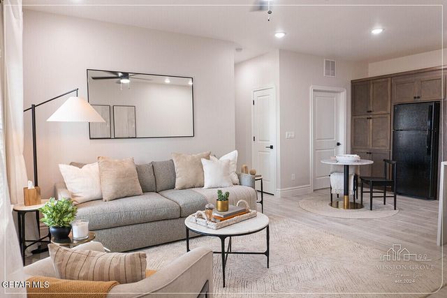 10680 Horn Circle 5, Socorro, TX 79927