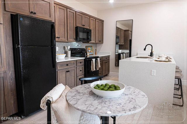 10680 Horn Circle 5, Socorro, TX 79927