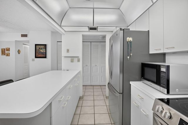 3350 NE 192ND Street 2B-B, Aventura, FL 33180