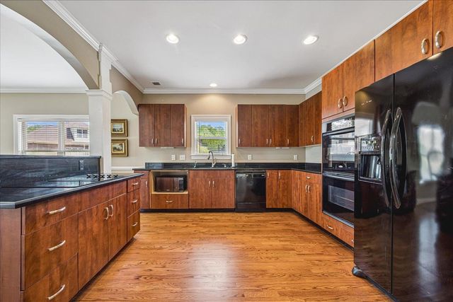 8926 VALLEY MILL LN, Bartlett, TN 38002