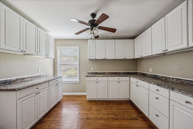 8926 VALLEY MILL LN, Bartlett, TN 38002