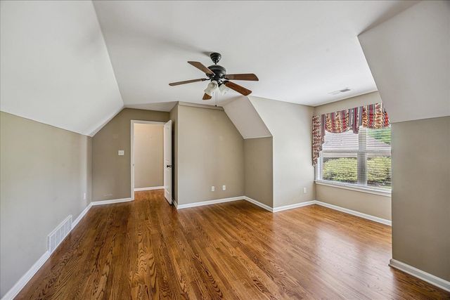 8926 VALLEY MILL LN, Bartlett, TN 38002