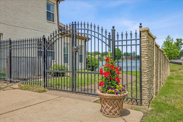 8926 VALLEY MILL LN, Bartlett, TN 38002