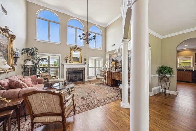 8926 VALLEY MILL LN, Bartlett, TN 38002