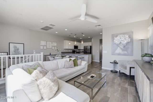 2245 S SABINO Drive 105, Gilbert, AZ 85295