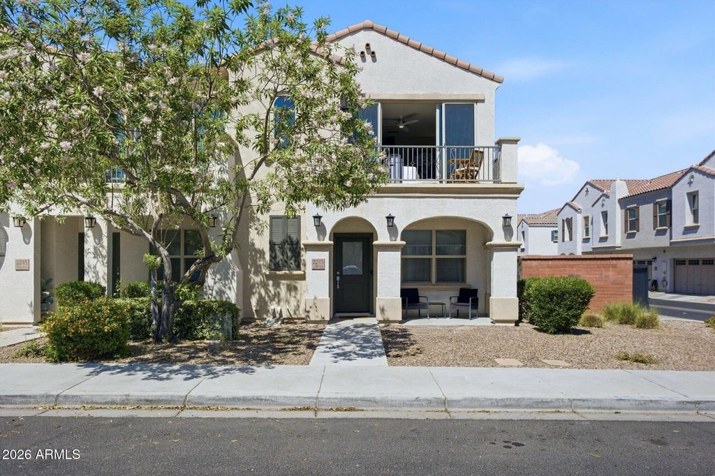 2245 S SABINO Drive 105, Gilbert, AZ 85295