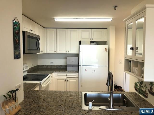100 Old Palisade Road 803, Fort Lee, NJ 07024