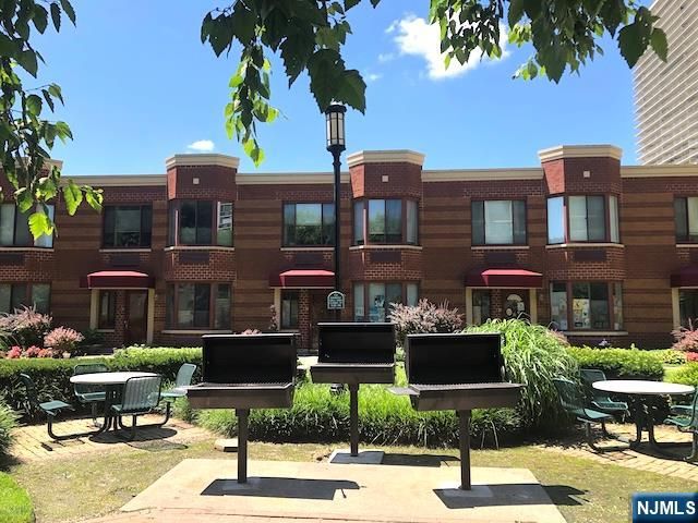 100 Old Palisade Road 803, Fort Lee, NJ 07024