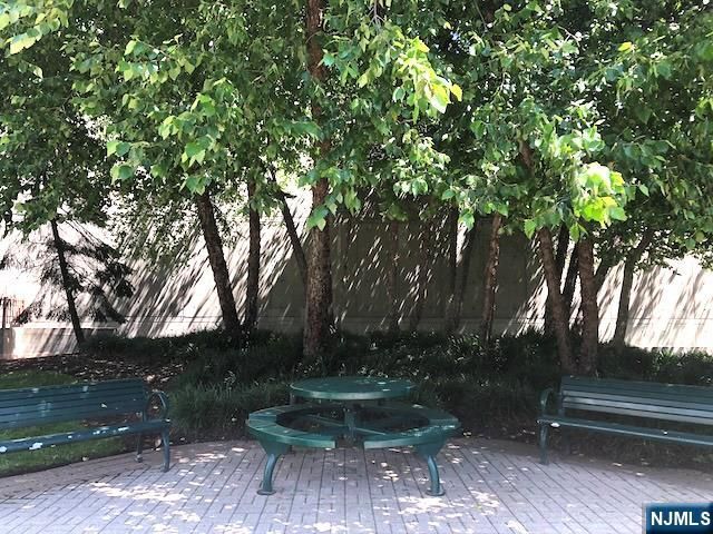 100 Old Palisade Road 803, Fort Lee, NJ 07024
