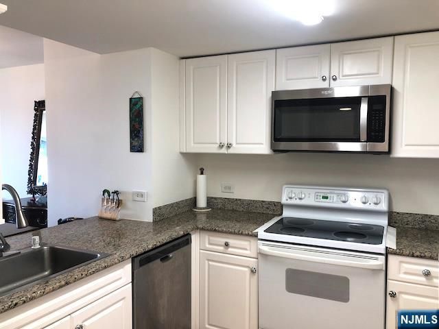 100 Old Palisade Road 803, Fort Lee, NJ 07024