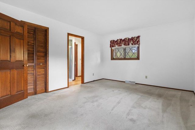 S42W34366 Griffith LANE, Dousman, WI 53118