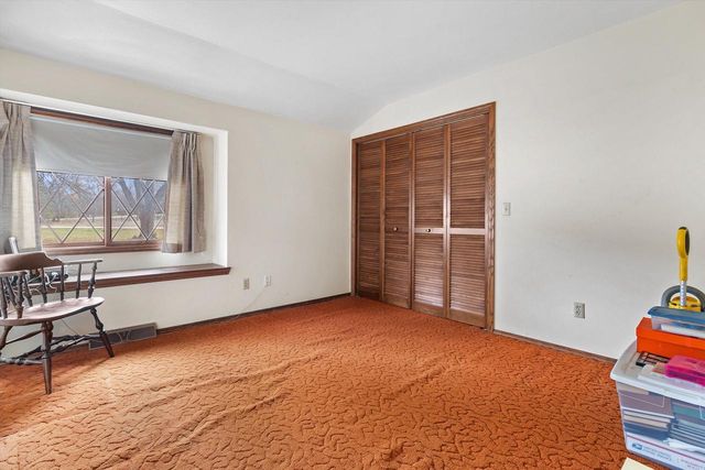 S42W34366 Griffith LANE, Dousman, WI 53118