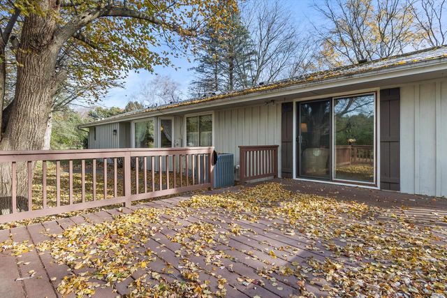 S42W34366 Griffith LANE, Dousman, WI 53118