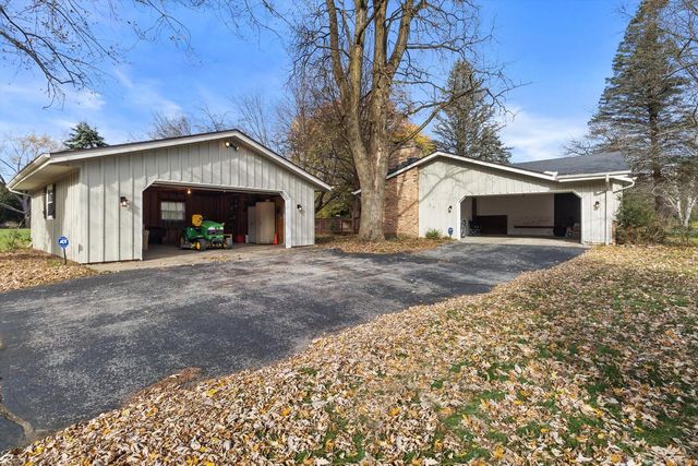 S42W34366 Griffith LANE, Dousman, WI 53118