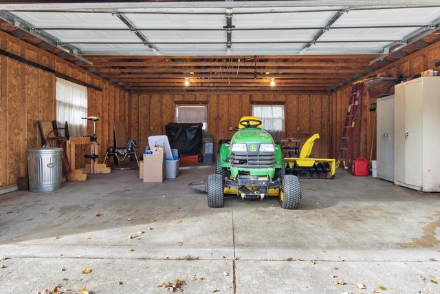 S42W34366 Griffith LANE, Dousman, WI 53118