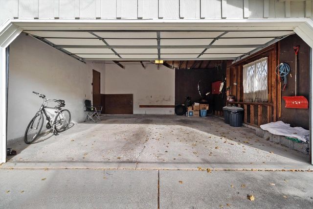 S42W34366 Griffith LANE, Dousman, WI 53118