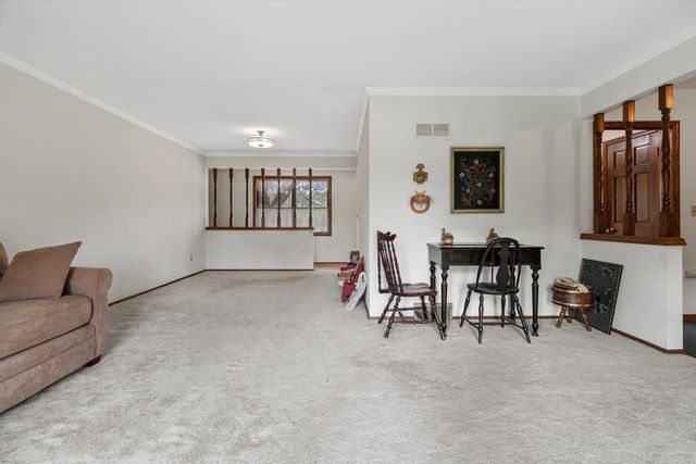 S42W34366 Griffith LANE, Dousman, WI 53118