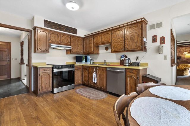 S42W34366 Griffith LANE, Dousman, WI 53118