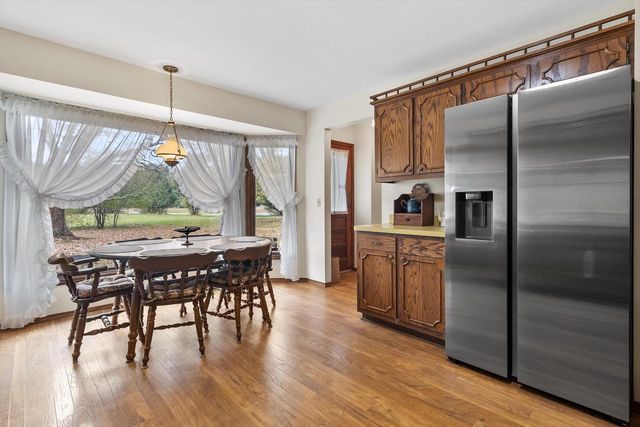 S42W34366 Griffith LANE, Dousman, WI 53118