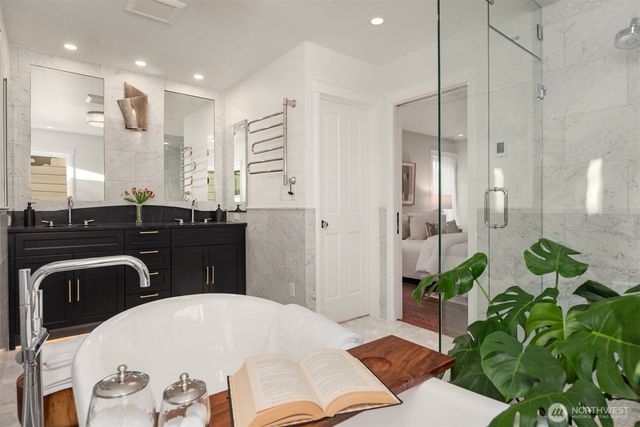 1915 35th Avenue W, Seattle, WA 98199