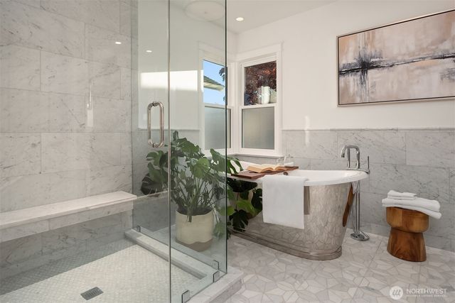 1915 35th Avenue W, Seattle, WA 98199