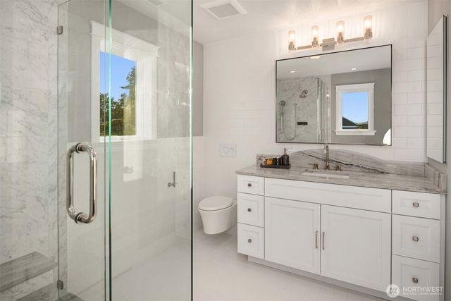 1915 35th Avenue W, Seattle, WA 98199