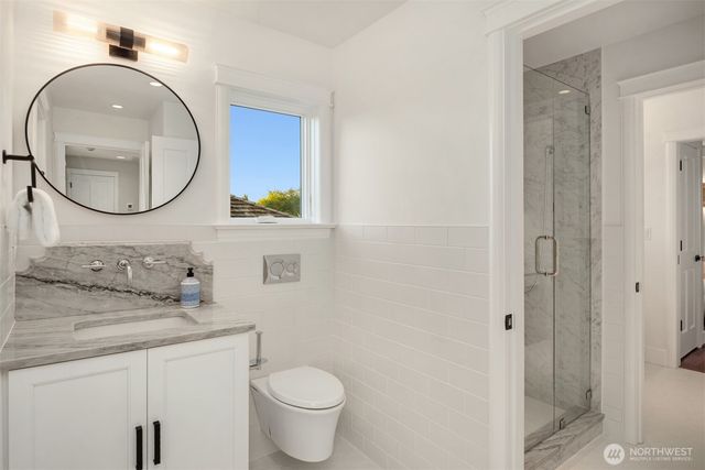 1915 35th Avenue W, Seattle, WA 98199